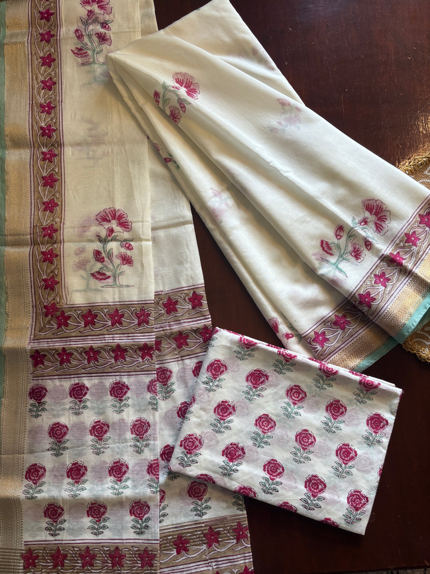 Red Rose Maheshwari suit