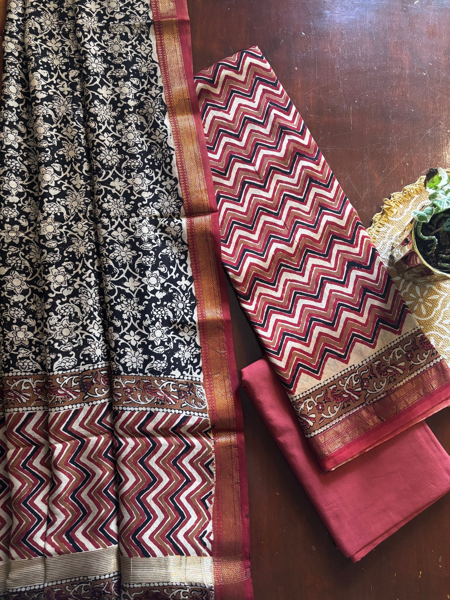 Red ZigZag Maheshwari suit